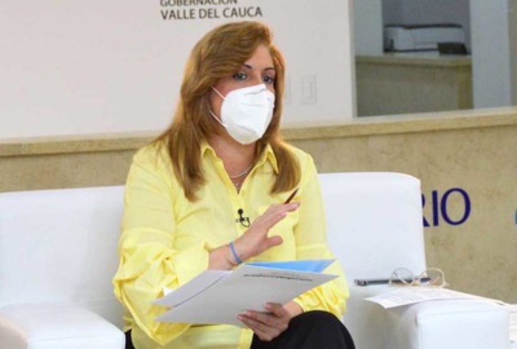 Gobernadora del Valle alerta sobre estafa con venta de vacunas Covid-19
