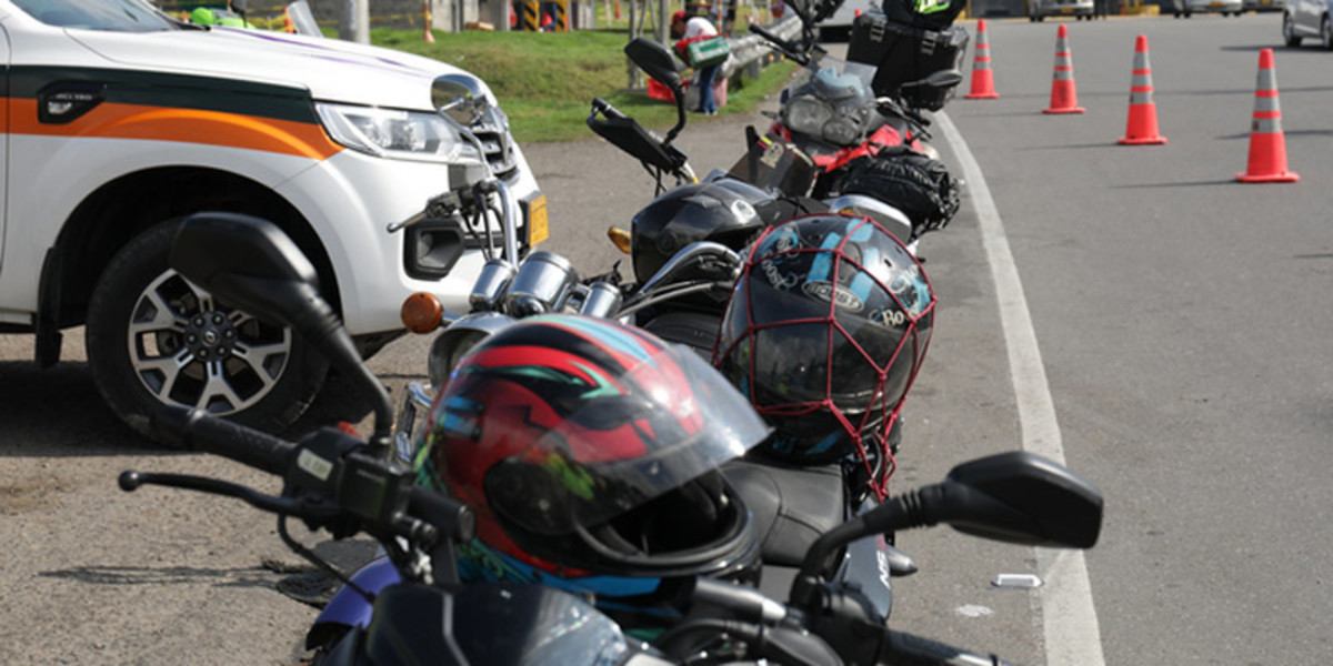 Conozca las nuevas reglamentaciones para el uso del casco en motocicletas