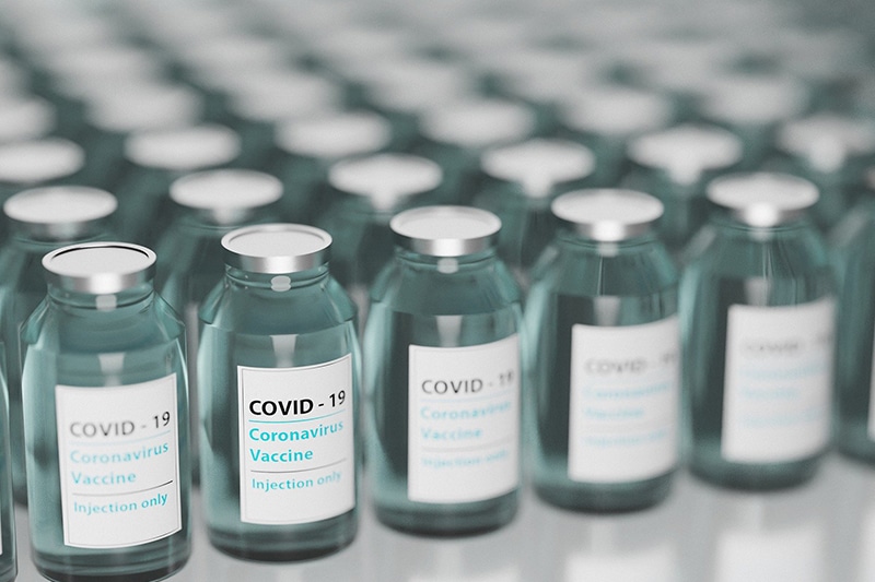 Incautan en Bogotá cargamento ilegal de vacunas Covid-19