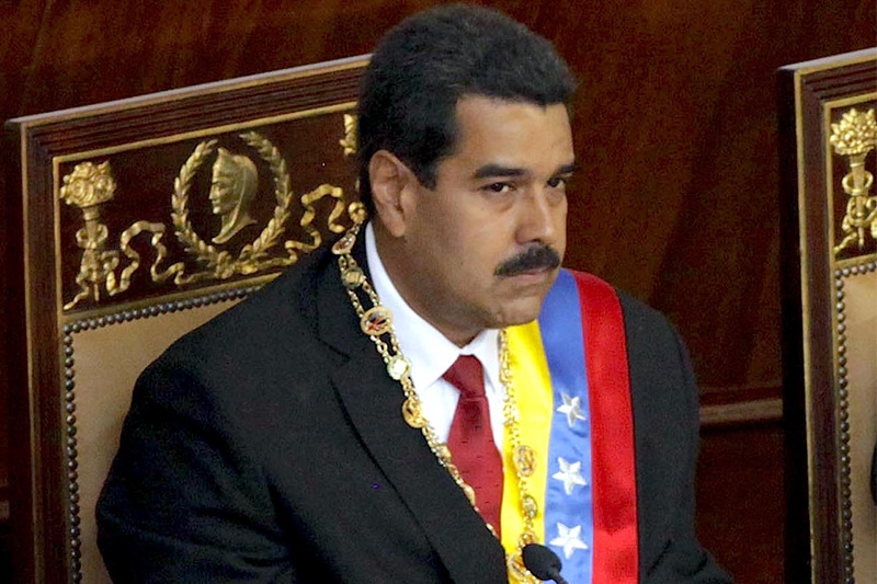 Maduro pide a militares "limpiar cañones" por si Duque viola suelo venezolano
