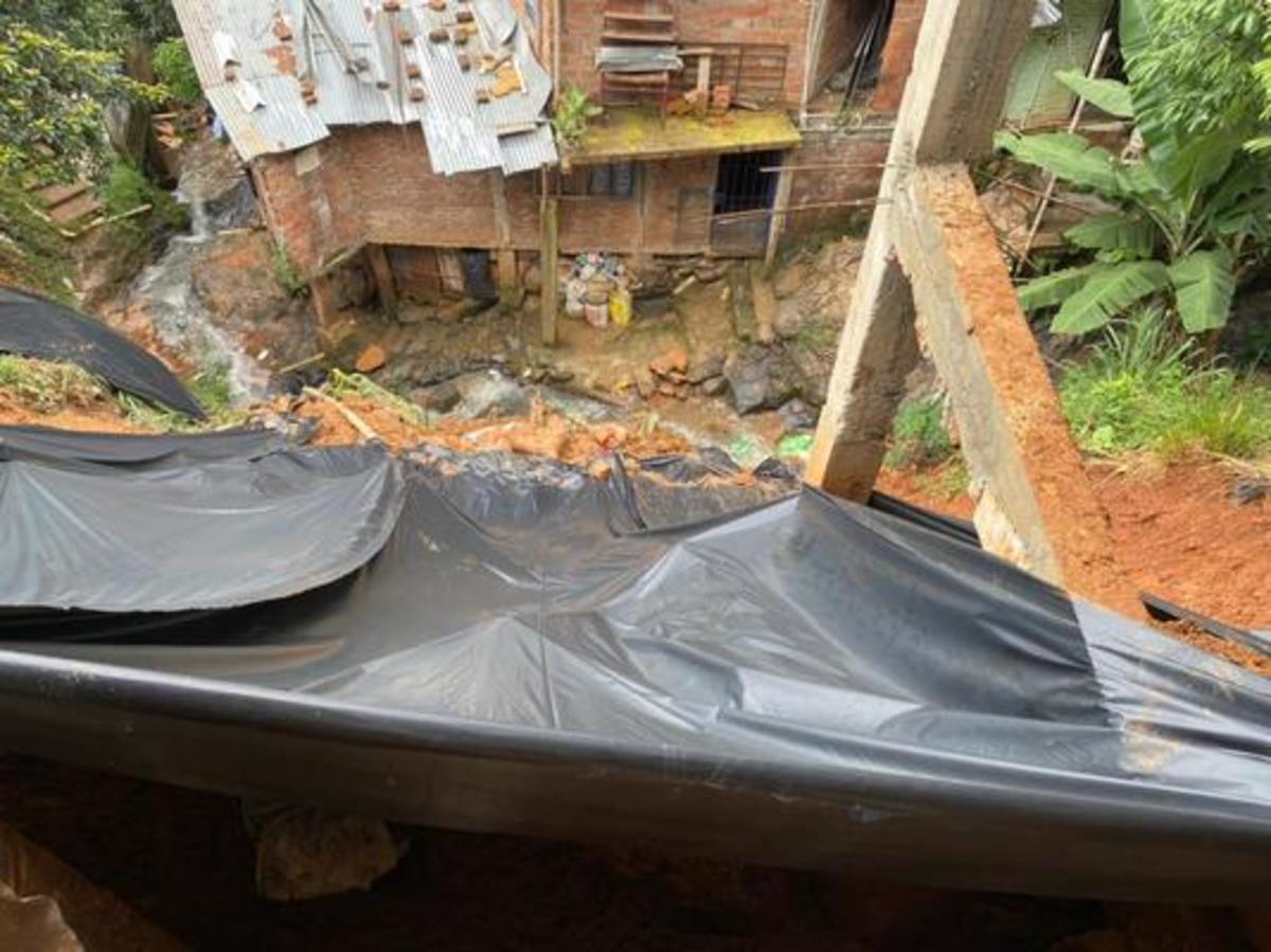 Preocupación en Siloé: 18 casas están en riesgo por deslizamientos