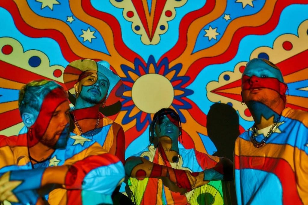 La agrupación Piso 21 en el escenario de los Latin American Music Awards