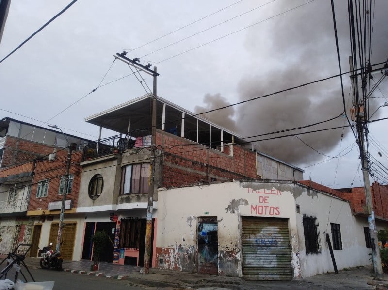 Bomberos atendieron fuerte incendio en el barrio Primitivo Crespo de Cali