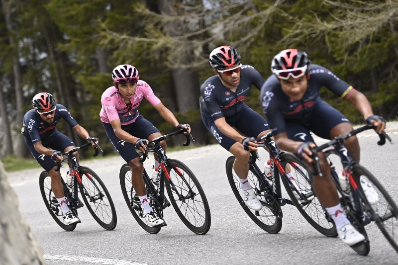 Egan Bernal, sigue líder y está a 30 km de conquistar el Giro de Italia