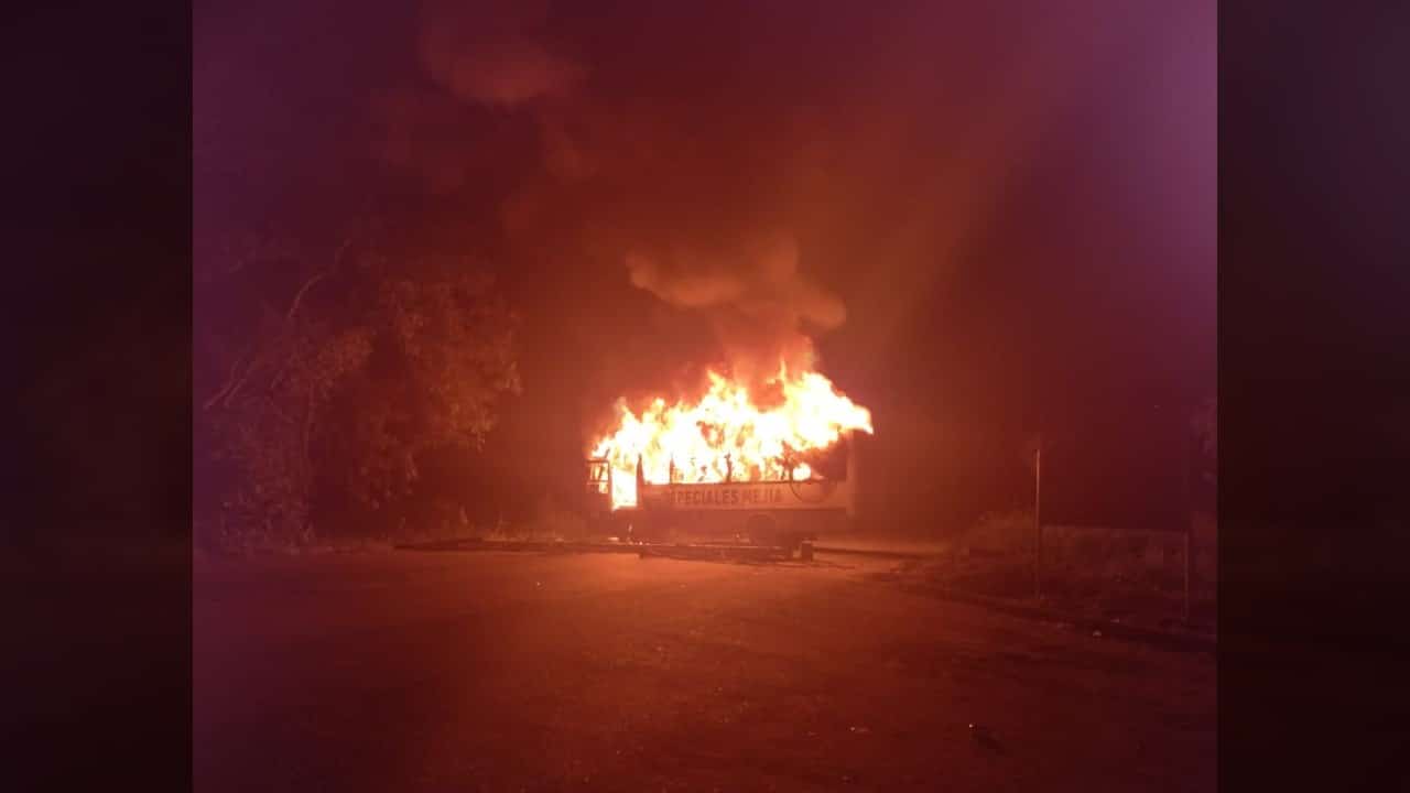 Bus perteneciente a ingenio azucarero fue incendiado en Cerrito, Valle