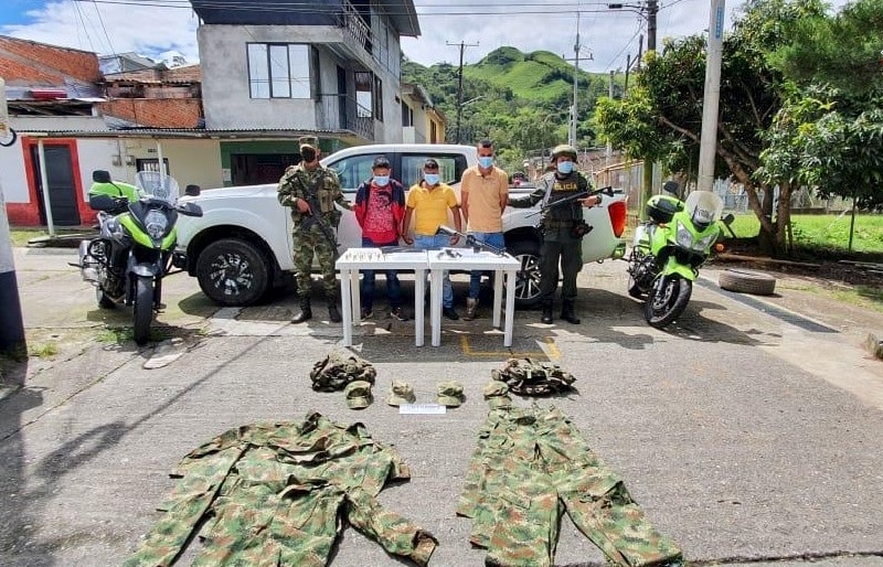 Cárcel para hombres que llevaban armas que usa la fuerza pública en el Cauca