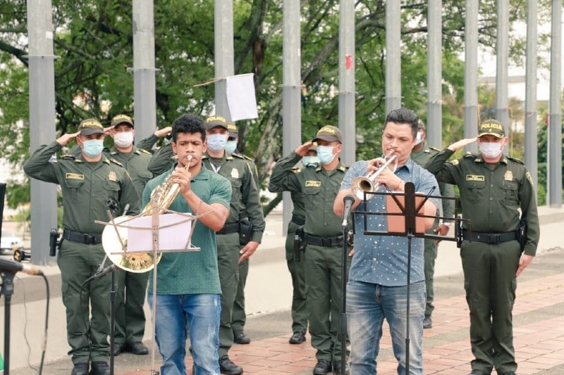 Concierto de reconciliación entre Policía y músico de Univalle que estuvo retenido