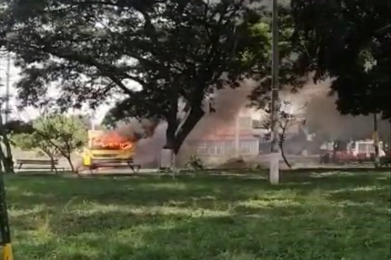 Incendian camión en el sector del Puente de los Mil Días