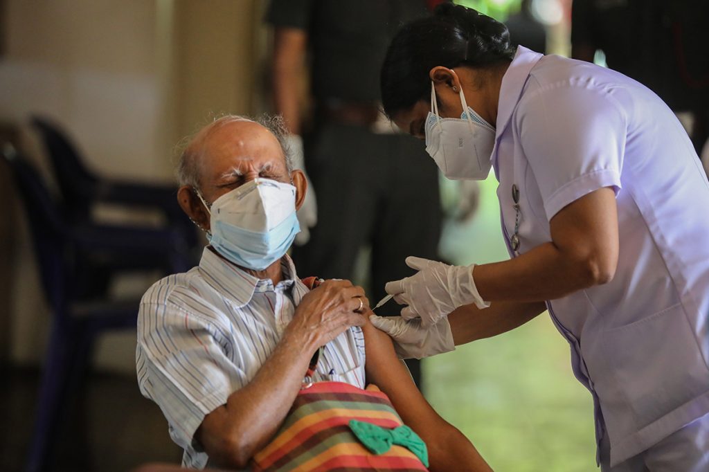 Centros falsos vacunaron con agua a miles de personas en la India