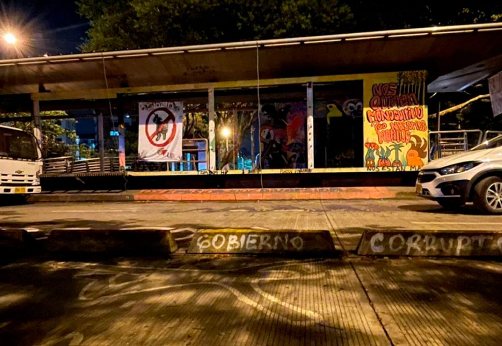 Estación del Mío Univalle fue desalojada, jóvenes se trasladan a Ciudad 2000