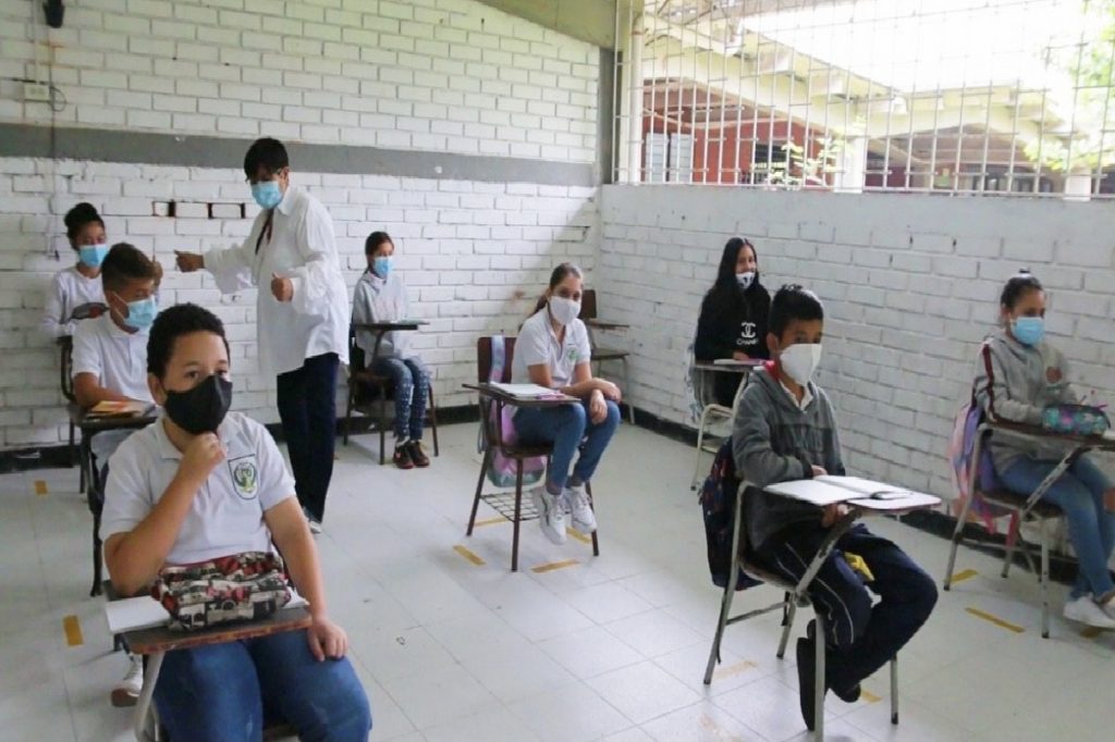 Instituciones educativas regresan a clases presenciales en Bugalagrande