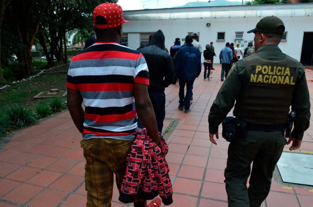 Alerta en Cali por masiva llegada de migrantes haitianos por la Terminal