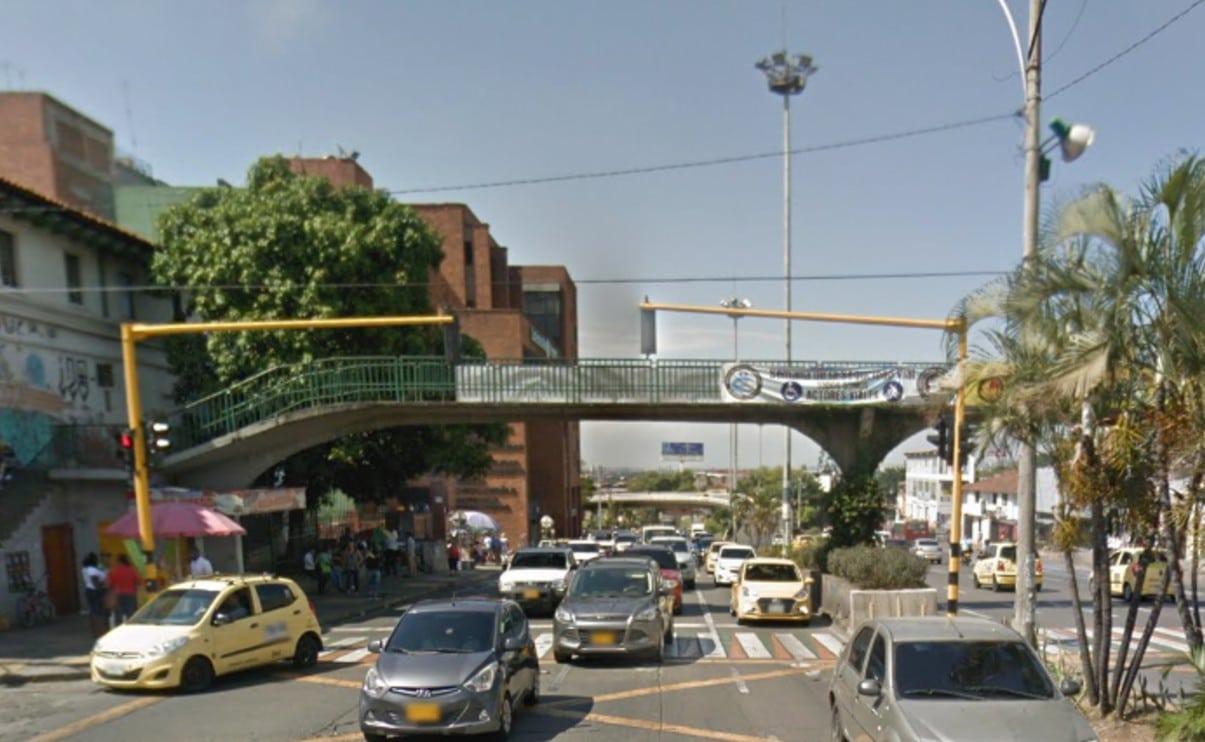 Continúa debate por materas en puente peatonal de la Calle quinta