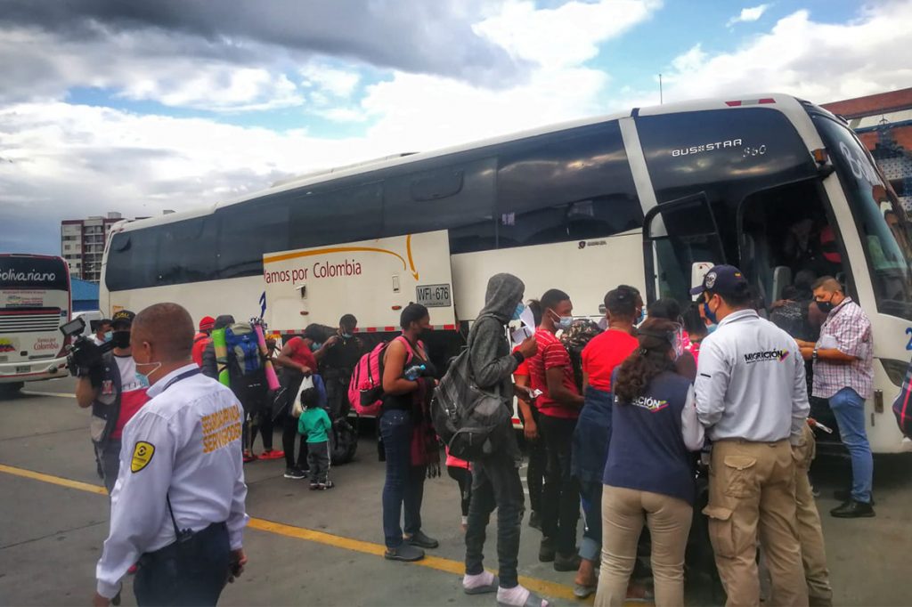 EEUU y Colombia anuncian creación de centros para migrantes y sus familias