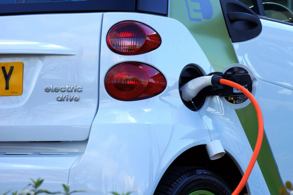 Aumento la matrícula de vehículos eléctricos e híbridos en Colombia