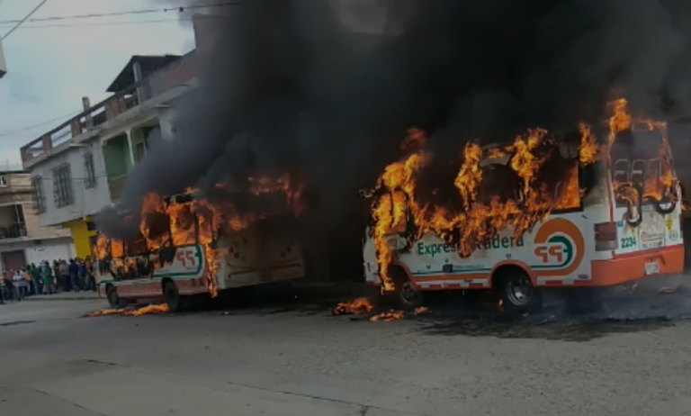 incineran-dos-buses-intermunicipales-en-florida-valle-07-09-2021