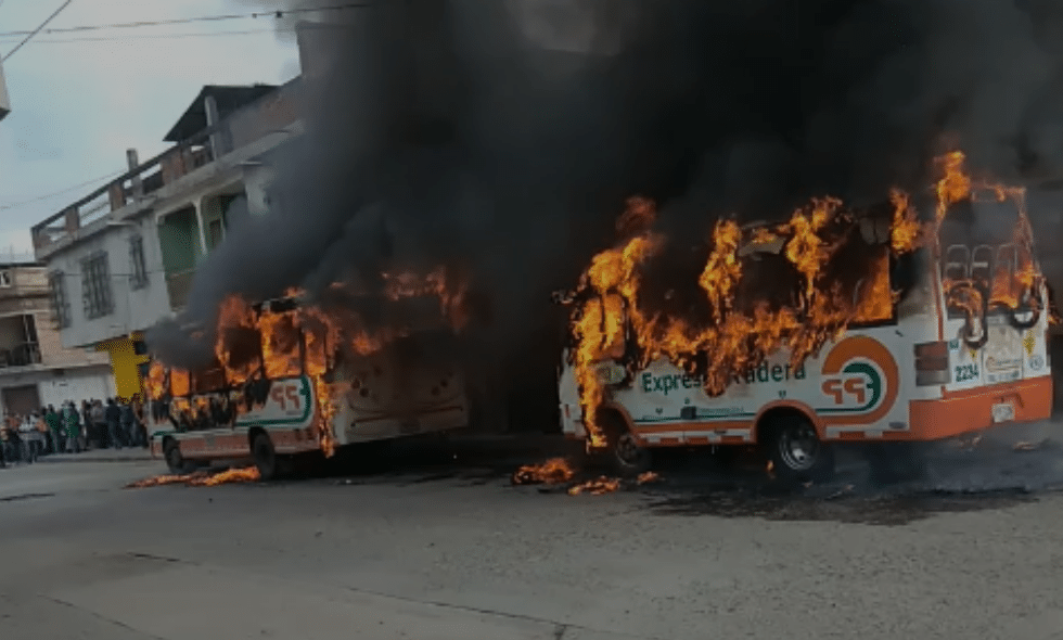 Incineran dos buses intermunicipales en Florida, Valle