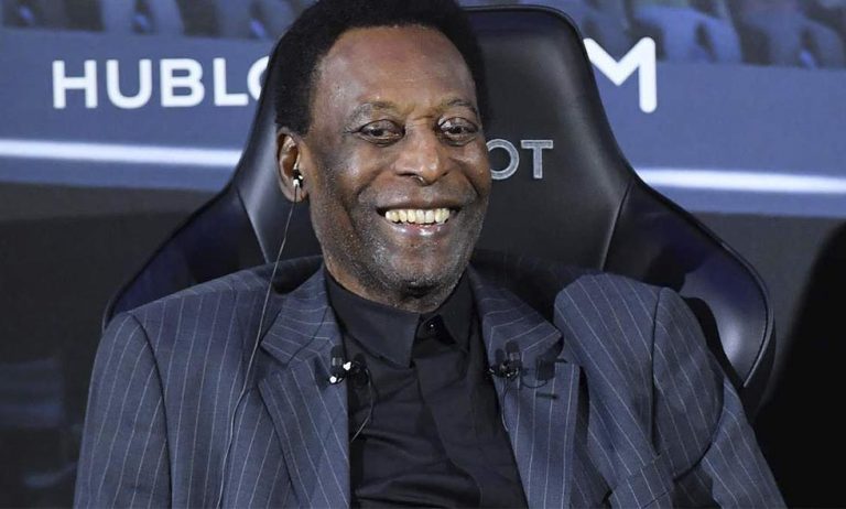 Pelé asegura que se "recupera bien" tras ser operado de tumor en el colon