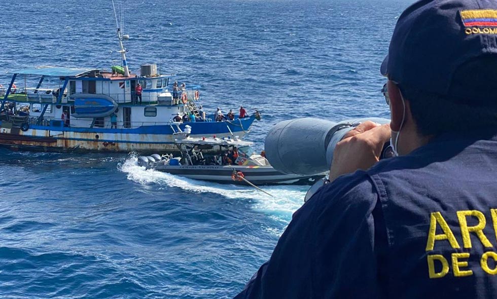 Rescatan a 16 personas que llevaban dos días a la deriva en Santuario Malpelo