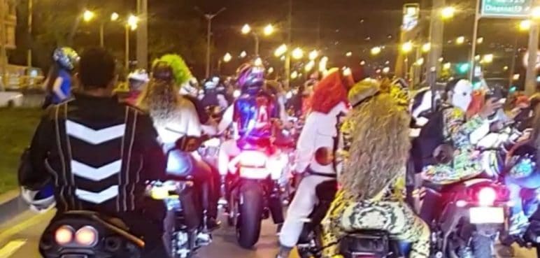 Caravanas de motociclistas desafiaron restricciones en Cali durante esta madrugada