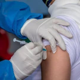 Noviembre: 70% de la población deberá tener al menos una dosis de vacuna anticovid