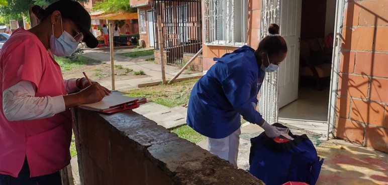 Vacunación contra el covid-19 llegó hasta los hogares de los caleños