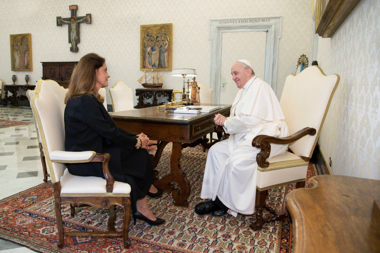 Marta Lucía Ramírez habló con el Papa y la monja Gloria Narváez en el Vaticano