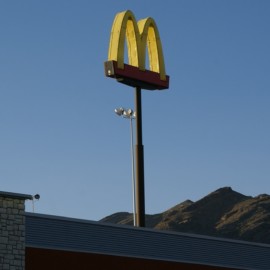 McDonalds gana 5.906 millones hasta septiembre, 76 % más que en 2020