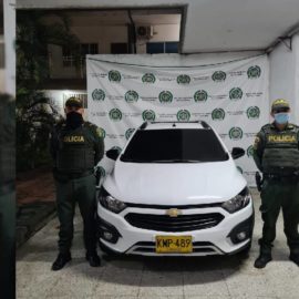 Capturan a tres personas en el barrio San Pascual por robar carro de un expolicía
