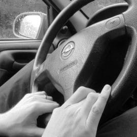 Mujeres denuncian agresiones de conductor de aplicación móvil