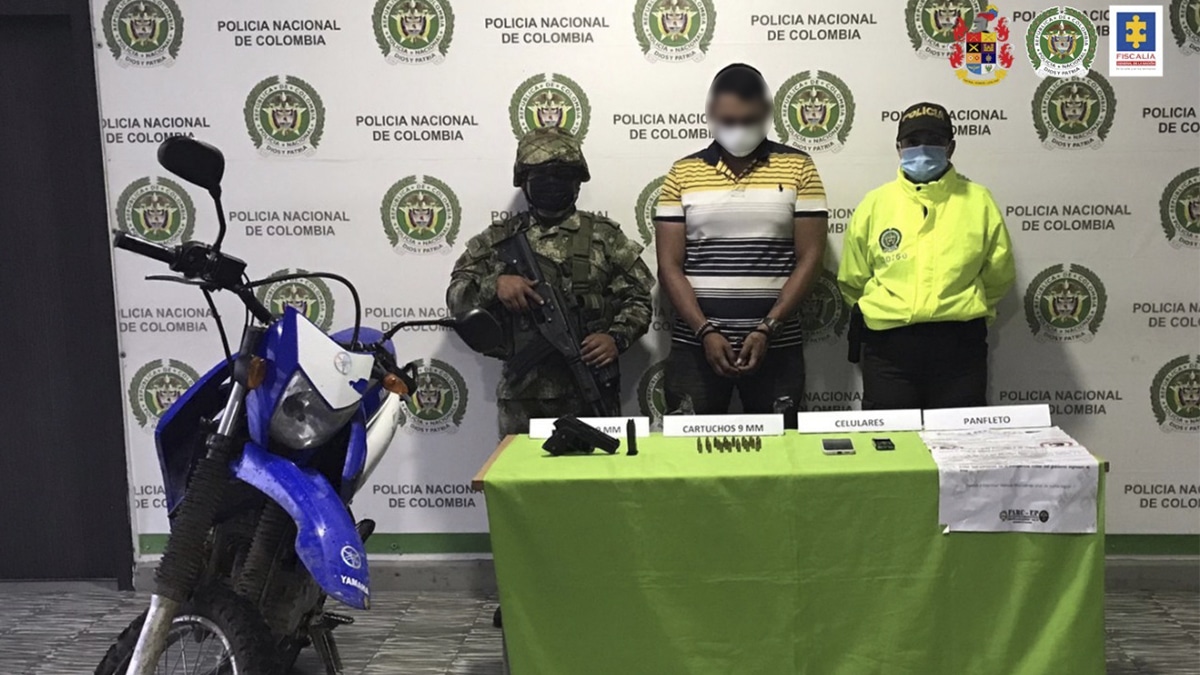 Fiscalía: excomandante ocultó verdad de homicidio a grafitero en Bogotá