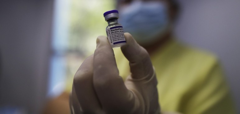 Exfuncionaria de Pfizer denuncia malas prácticas en ensayos de la vacuna, según reporte
