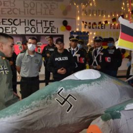 Por atuendos Nazi destituyen director de academia de policías en Tuluá