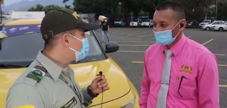Policía capacitó en inglés básico a taxistas de Cali para atención a turistas
