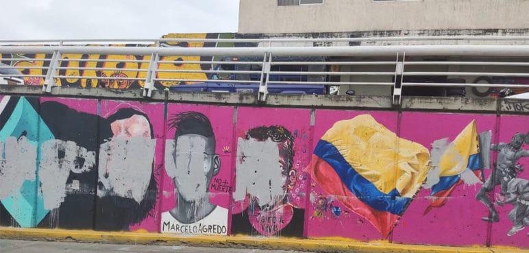 Vuelven a ser tapados los 'murales de la memoria' ubicados sobre la Calle 5