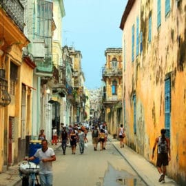 Cuba tiene al 83% de su población vacunada con tres dosis contra el covid-19