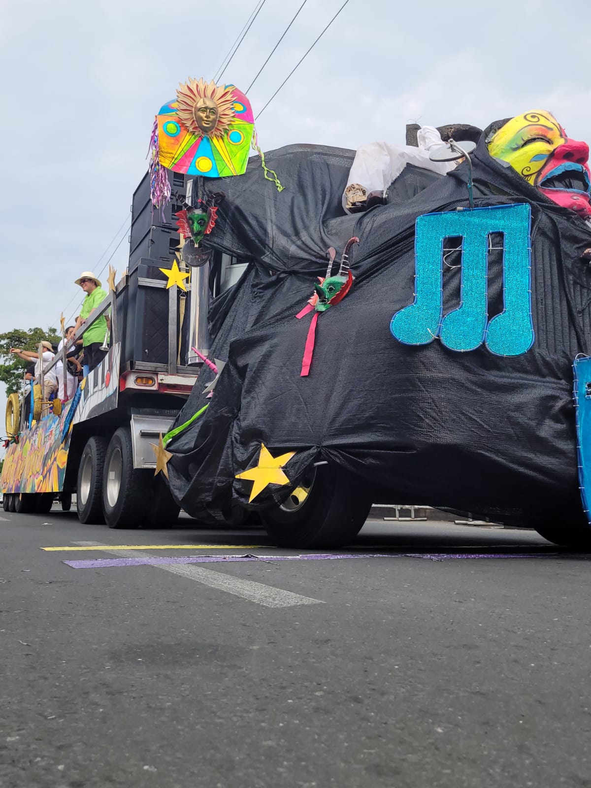 Fotos así avanza el Desfile de carros antiguos por la Calle de la Feria