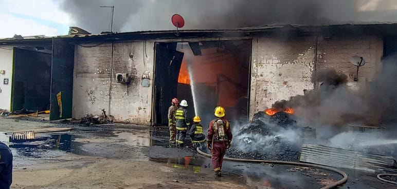 Fuerte incendio en La Nubia alarmó a transeúntes en la vía Cali - Candelaria