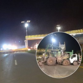 Golpe de maquinaria pesada tumbó puente peatonal en la Panamericana