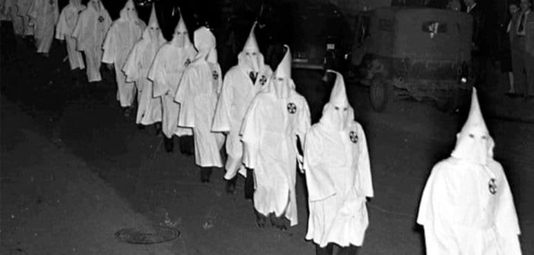 Polémica por disfraz de Ku Klux Klan en Escuela de Policía de Tuluá
