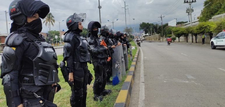 Policía levantó bloqueo en autopista sur por trabajadores de Emcali