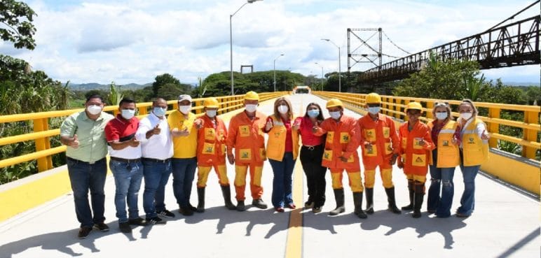 La gobernadora inauguró el puente 'Omar Torrijos' en norte del Valle