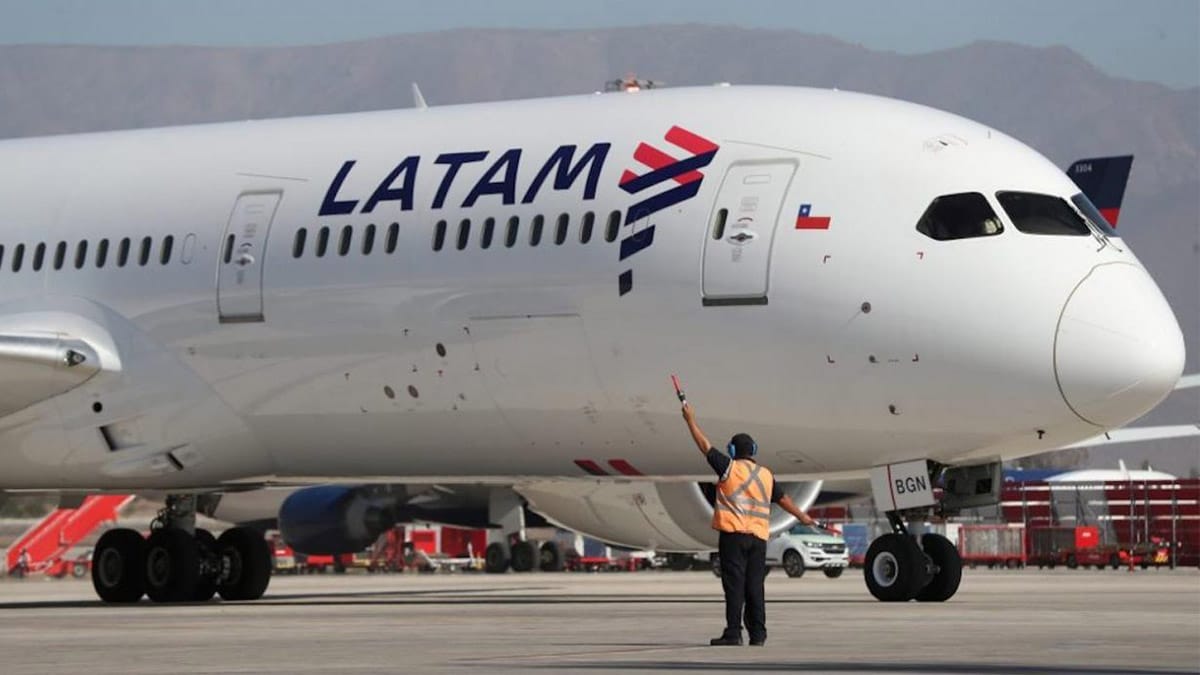 Varios eran de Cali: vuelos que LATAM canceló este viernes por brote de covid
