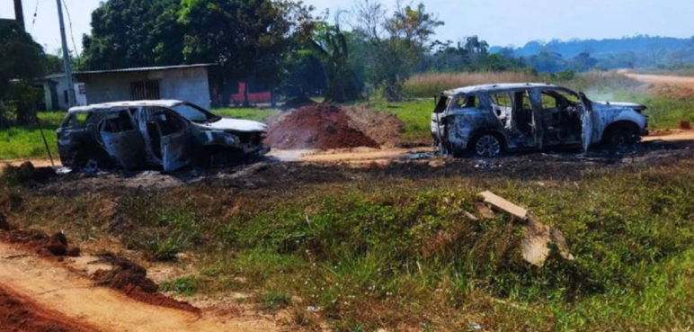 Dos vehículos de Naciones Unidas incinerados en ataques en Guaviare