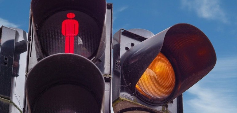 Concejal denuncia que Cali presenta retrasos en pagos para reparación de semáforos