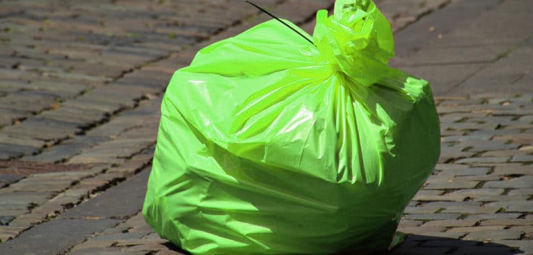 Los 'Fanáticos del reciclaje' sensibilizan sobre nuevo código de bolsas de basura