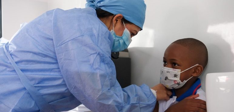 Más de 127 mil dosis de Sinovac llegaron al Valle para vacunar a niños