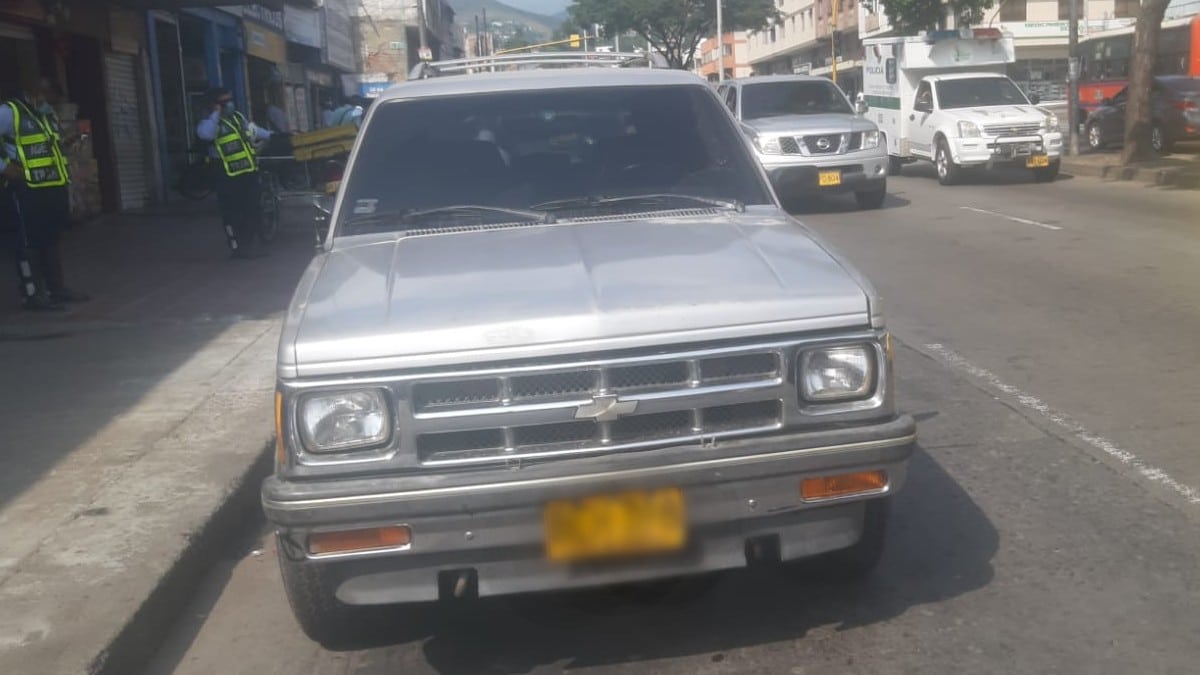 Aparatoso accidente: taxi quedó metido entre dos buses del Tansmilenio en Bogotá