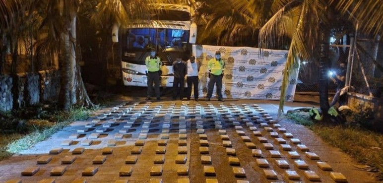 Cayó en Valle 'narcobus' con 212 kg de cocaína: iban de excursión a Cartagena