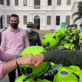 Gobernación entregó 16 motocicletas para reforzar a Policía de Cartago